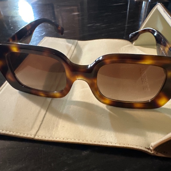 sunglasses - Picture 1 of 4